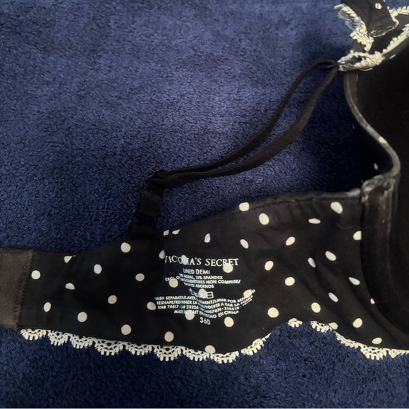 Four very pretty bras two lightly lined , two unlineded - Picture 11 of 11